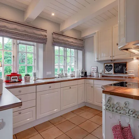 Hues Leen Holiday home *